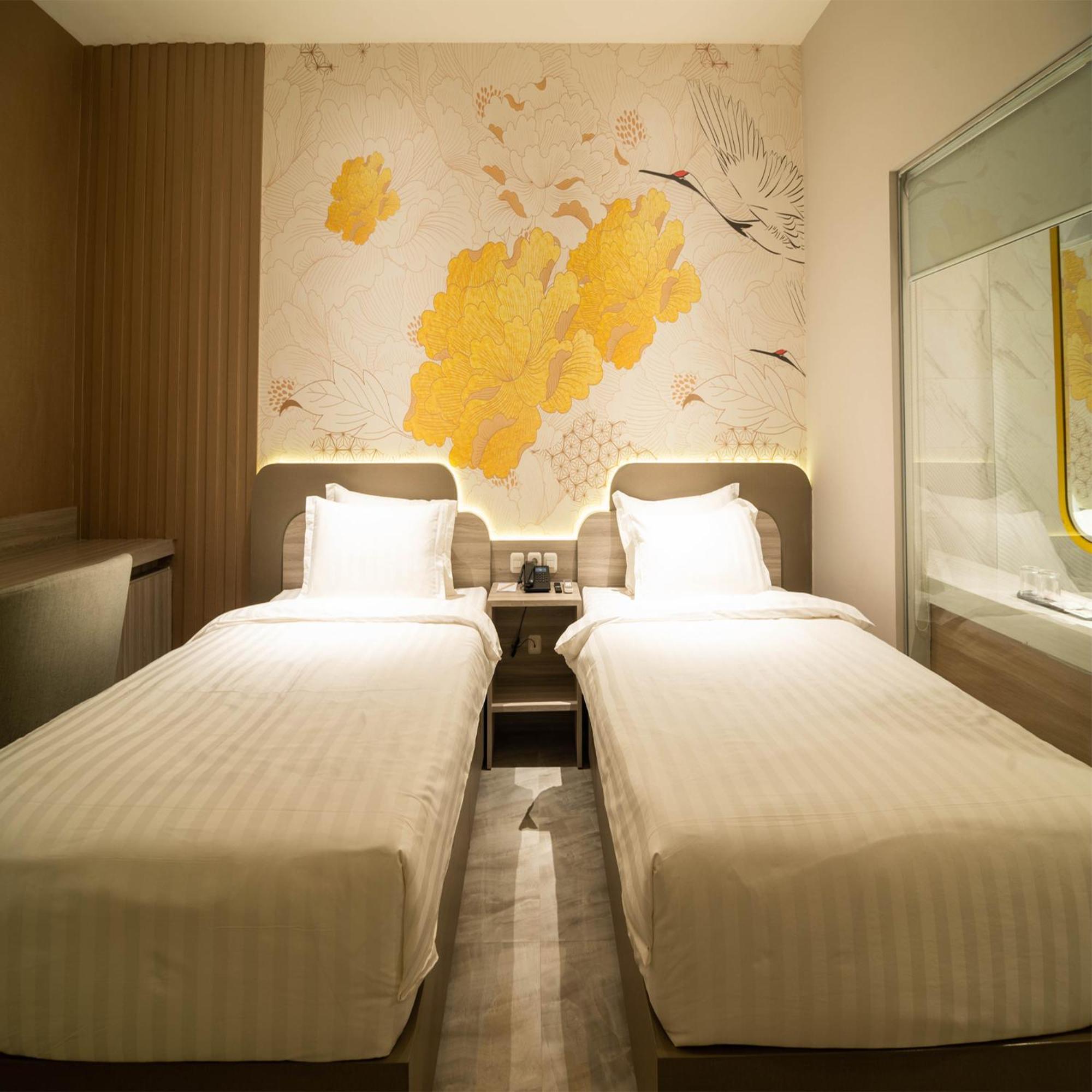 Yulia Hotel Managed By Hig Gorontalo Buitenkant foto