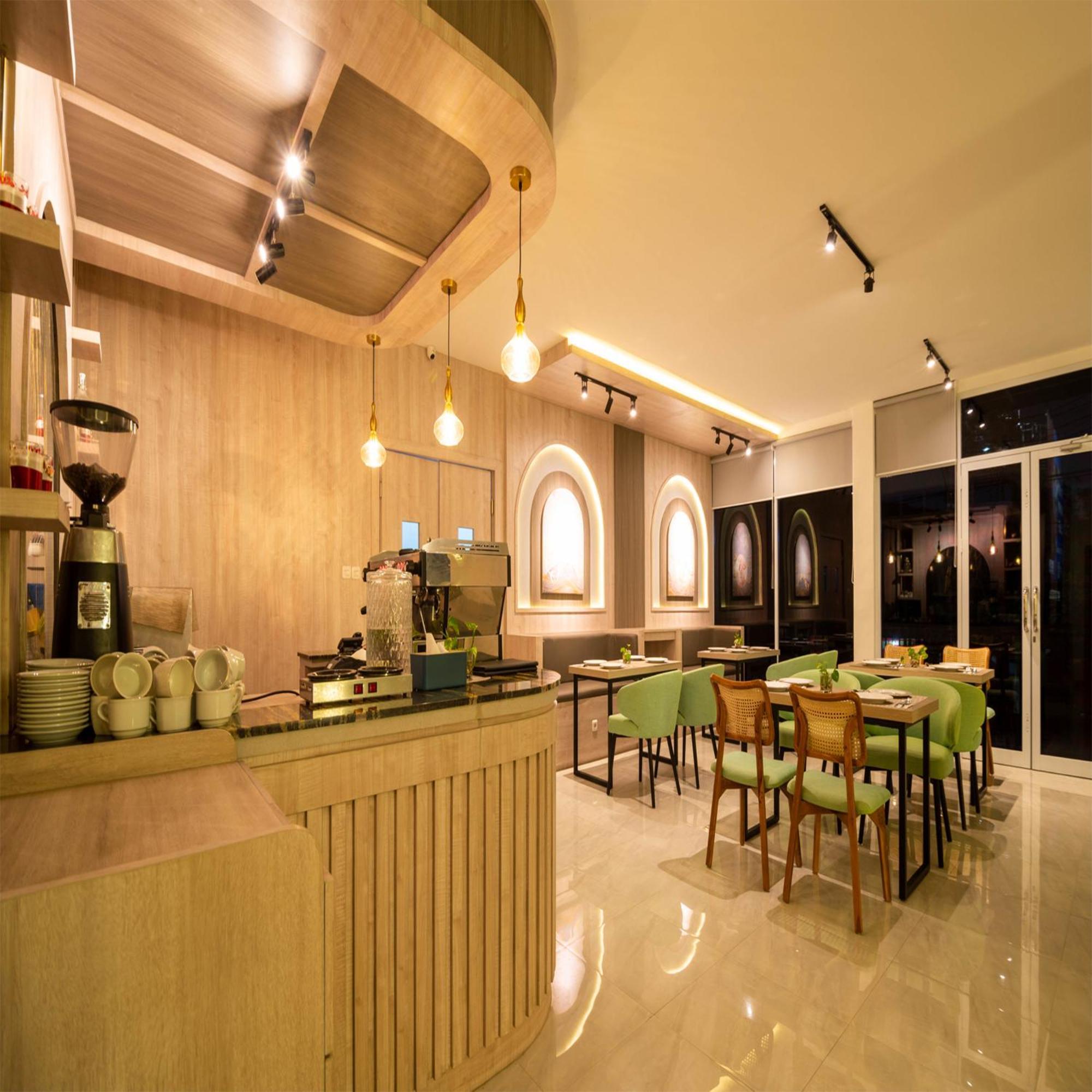 Yulia Hotel Managed By Hig Gorontalo Buitenkant foto