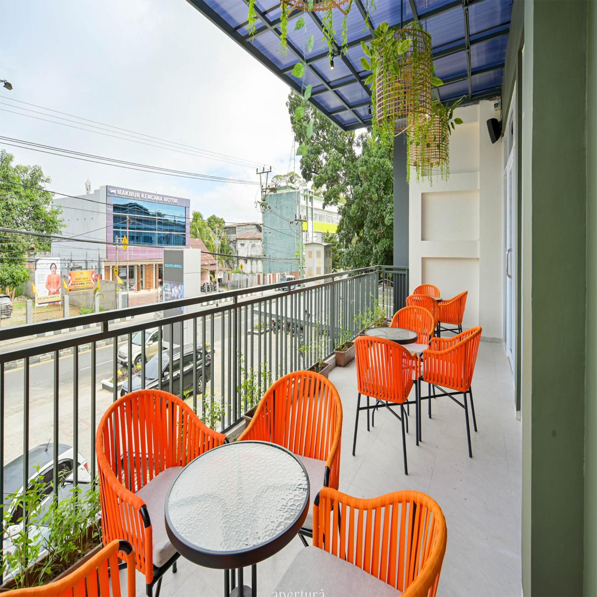 Yulia Hotel Managed By Hig Gorontalo Buitenkant foto
