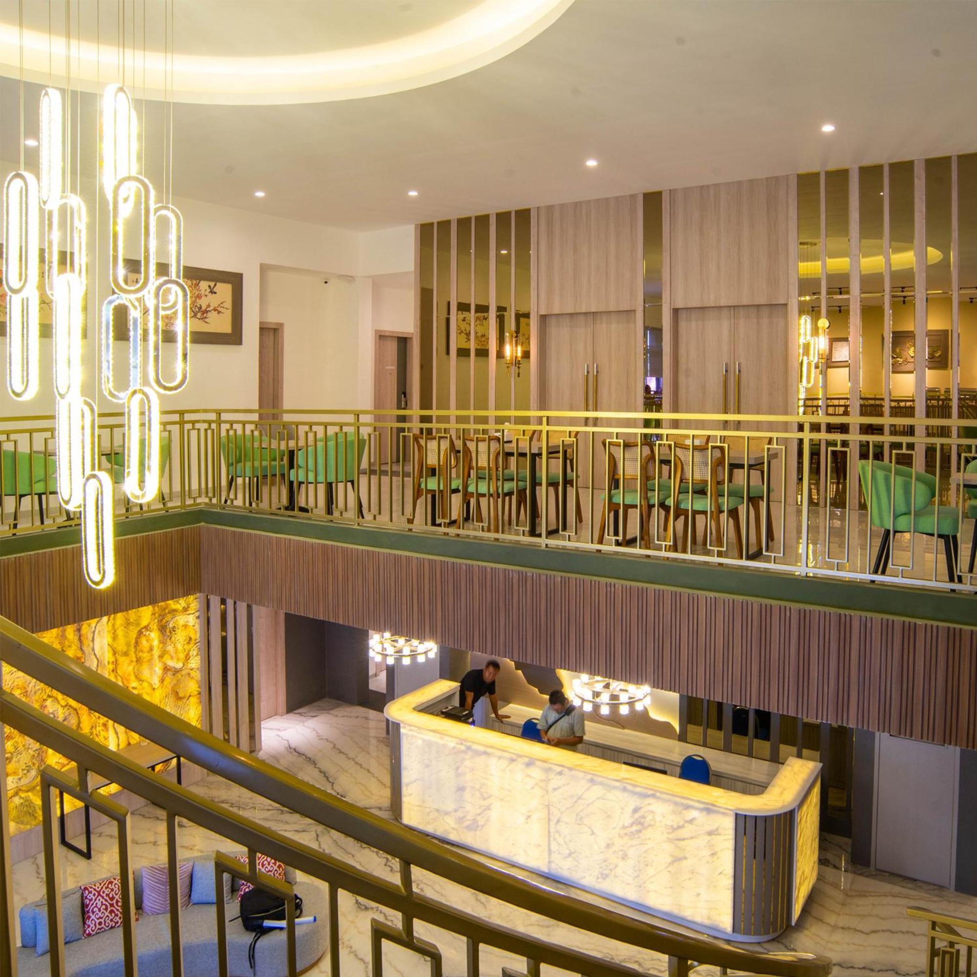 Yulia Hotel Managed By Hig Gorontalo Buitenkant foto